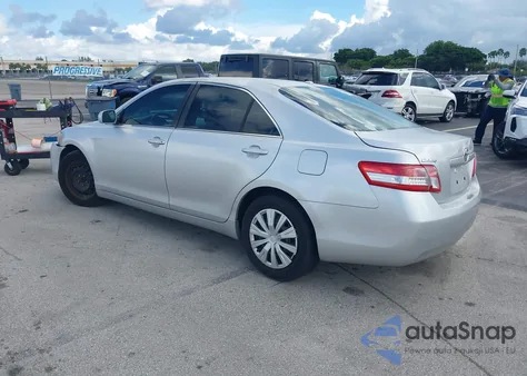 2011 Toyota Camry Le z USA, uszkodzony, nr VIN 4T1BF3EKXBU182848